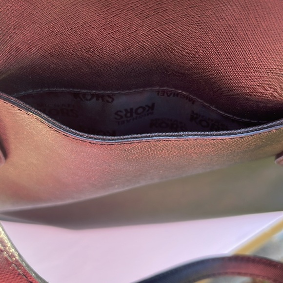 Black Micheal kors tote purse with gold emblem - Picture 5 of 9